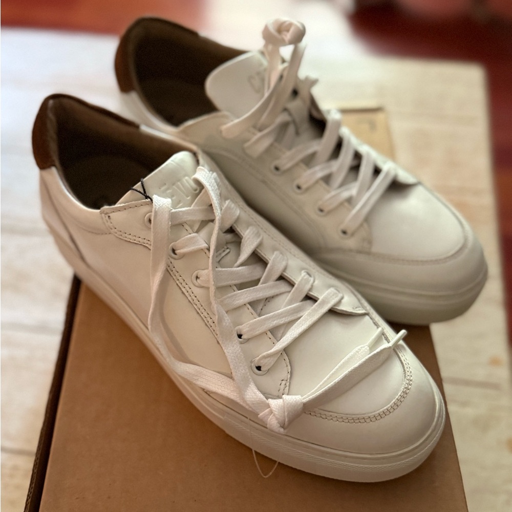Crevo Men's White Sneakers with Brown Detail
